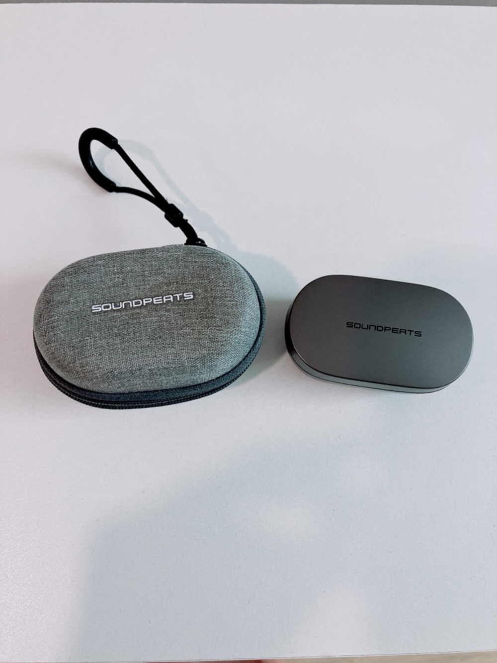 SOUNDPEATS H1 Earbuds with Gray Carry Case & Charging Case
